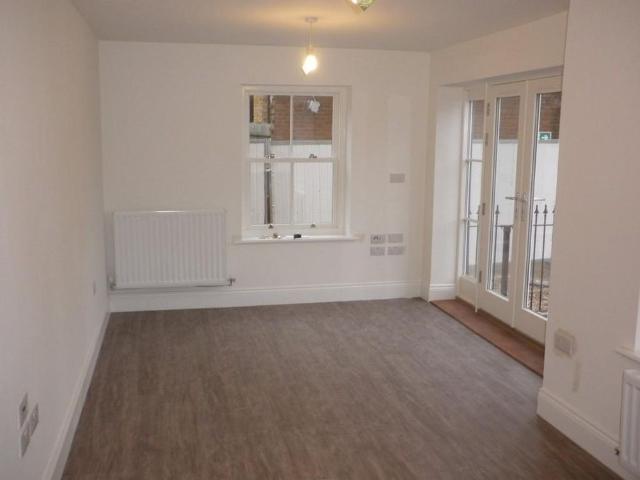 2 bedroom apartment to rent