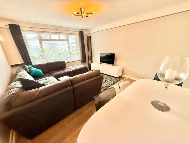 2 bedroom apartment to rent