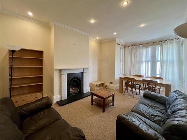 2 bedroom apartment to rent
