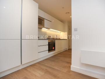 North East, North England - Lift, Equipped kitchen