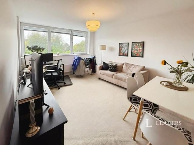 2 bedroom apartment to rent Cantelupe Road, East Grinstead, West Sussex, RH19