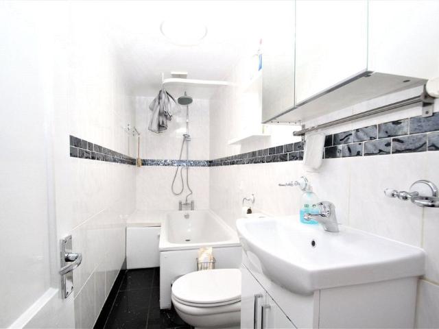 2 bedroom apartment to rent Castle Street, Buckingham, MK18