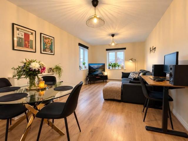 2 bedroom apartment to rent Circular Road South, Colchester, Essex, CO2