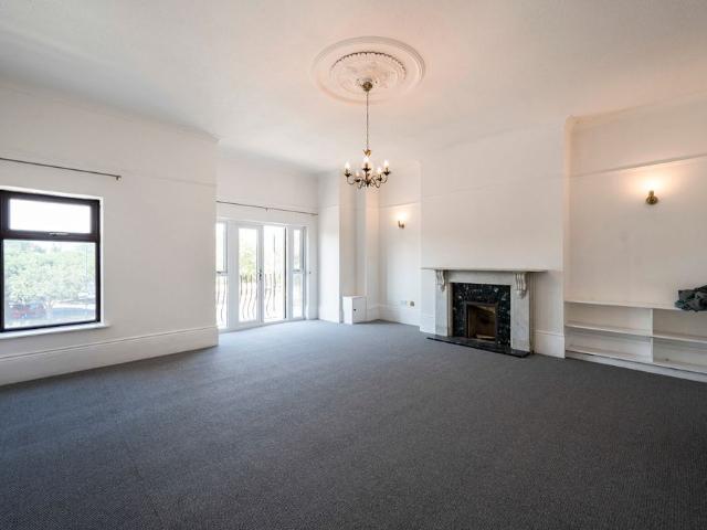 2 bedroom apartment to rent Clarence Parade, Southsea, PO5