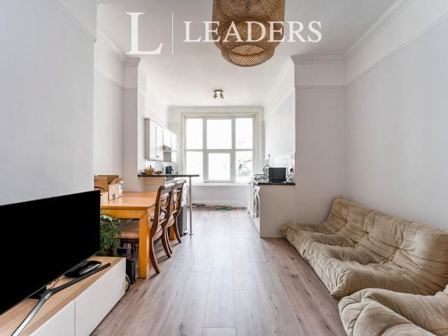 2 bedroom apartment to rent Alhambra Road, Southsea, PO4