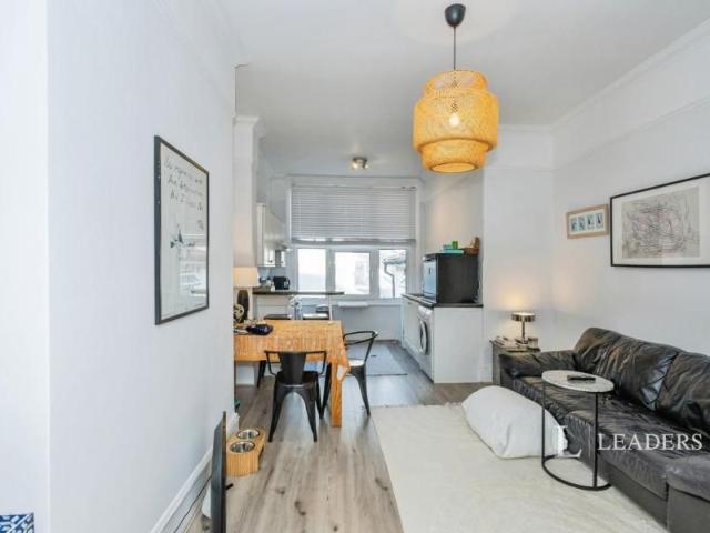 2 bedroom apartment to rent Alhambra Road, Southsea, PO4