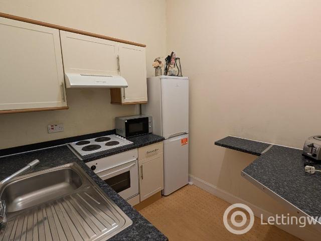 2 Bedroom Apartment to Rent at Edinburgh, Hillside, Leith Walk