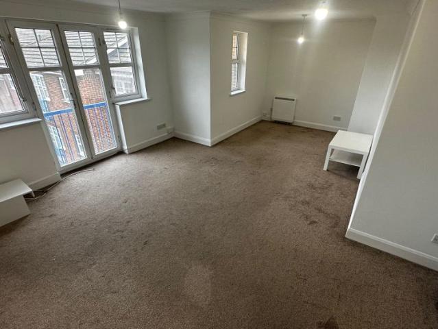 2 bedroom apartment to rent Earls Meade, Luton, Bedfordshire, LU2