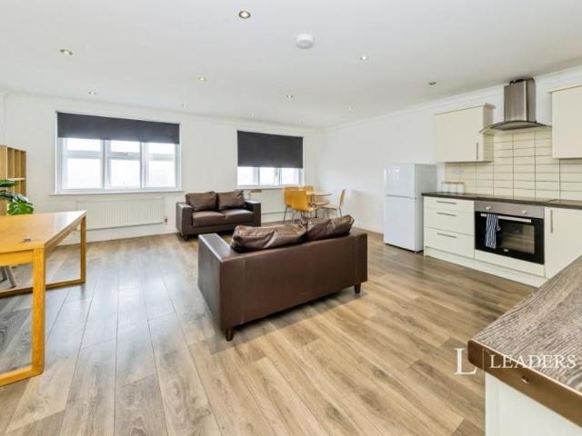 2 bedroom apartment to rent King Street, East Grinstead, West Sussex, RH19