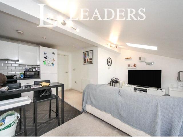 2 bedroom apartment to rent High Street North, Dunstable, Bedfordshire, LU6