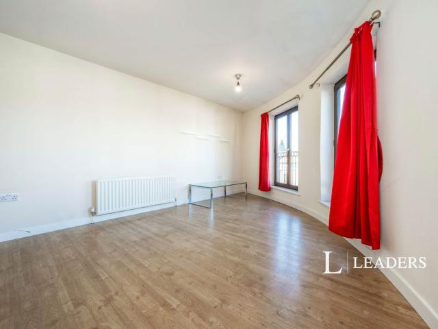 2 bedroom apartment to rent High Street, Newport Pagnell, Buckinghamshire, MK16