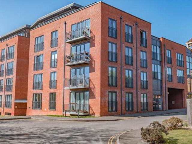 2 Bedroom Apartment To Rent In Cornwood Lane, Shirley, Solihull, West Midlands, B90