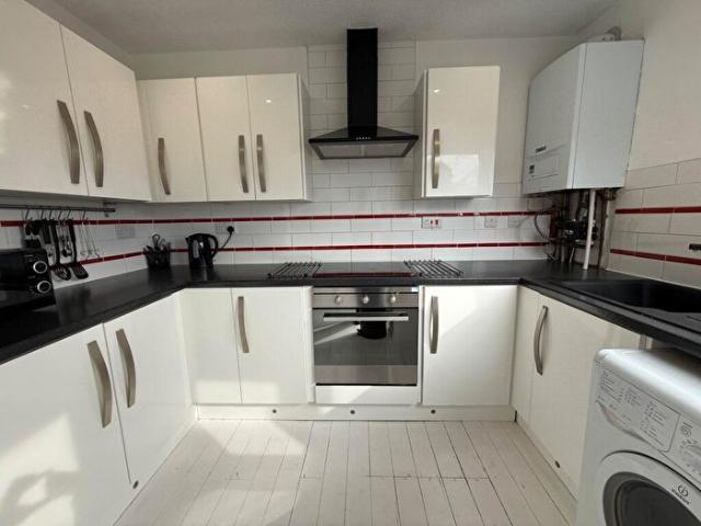 2 Bedroom Apartment To Rent In Carter Gate, Nottingham, NG1