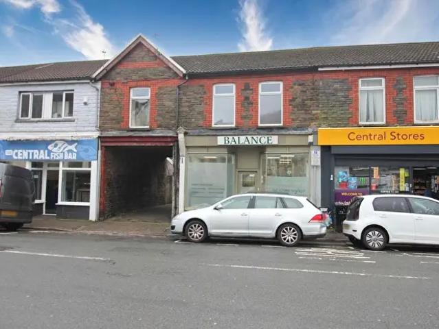 2 Bedroom Apartment To Rent In Central Square, Trallwn, CF37