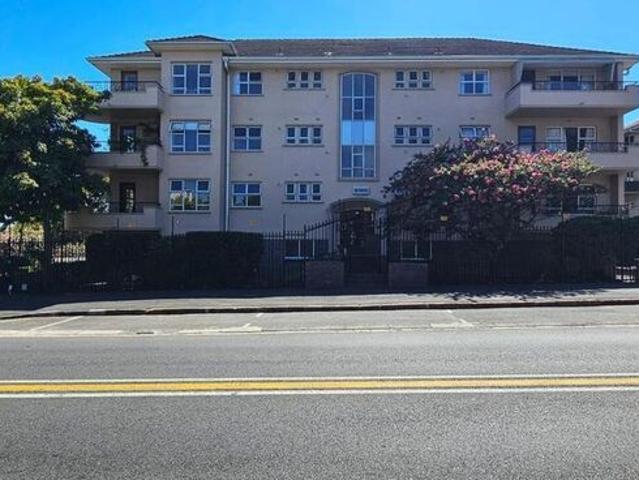 2 Bedroom apartment to rent in Claremont, Cape Town