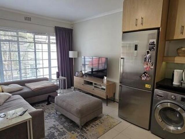 2 Bedroom apartment to rent in Claremont Upper, Cape Town