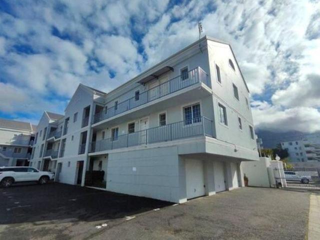 2 Bedroom apartment to rent in Claremont Upper, Cape Town