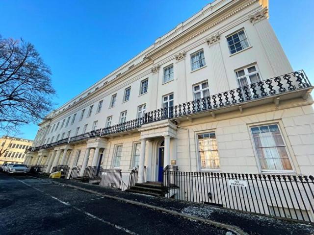 2 Bedroom Apartment To Rent In Clarence Mansions, Leamington Spa, CV32