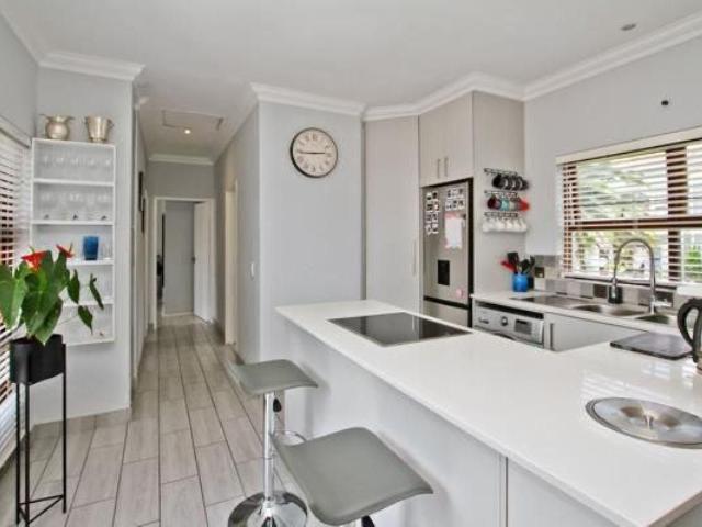 2 Bedroom apartment to rent in Craighall, Johannesburg