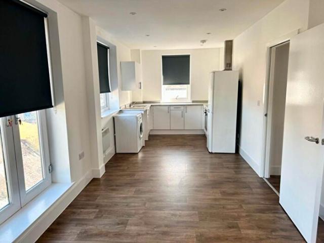 2 Bedroom Apartment To Rent In Crown House, OX16