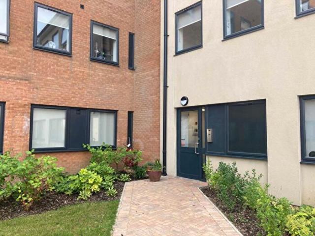 2 Bedroom Apartment To Rent In Crown House, OX16