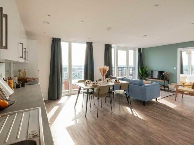 2 Bedroom Apartment To Rent In Apartment, The Almere, Avebury Boulevard, Milton Keynes, Buckinghamshire, MK9