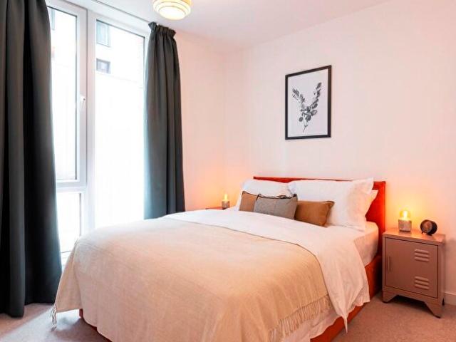 2 Bedroom Apartment To Rent In Apartment, The Almere, Avebury Boulevard, Milton Keynes, Buckinghamshire, MK9