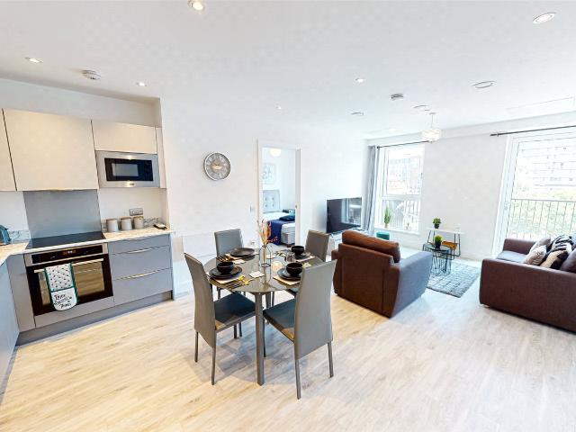 2 bedroom apartment to rent in atelier 265 chapel street salford m3