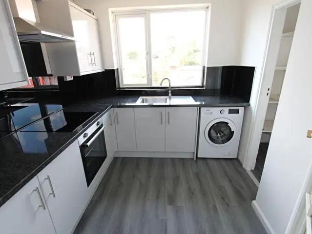 2 Bedroom Apartment To Rent In Bed Flat Including Water Bill Broadmead Avenue, Northampton, NN3