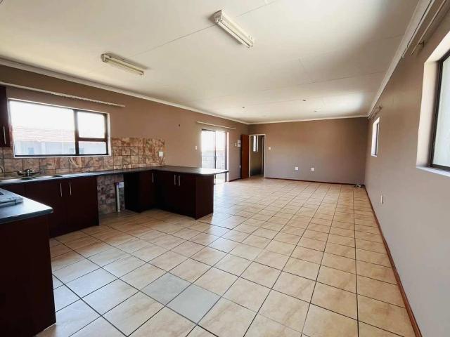 2 Bedroom Apartment to Rent in Bendor
