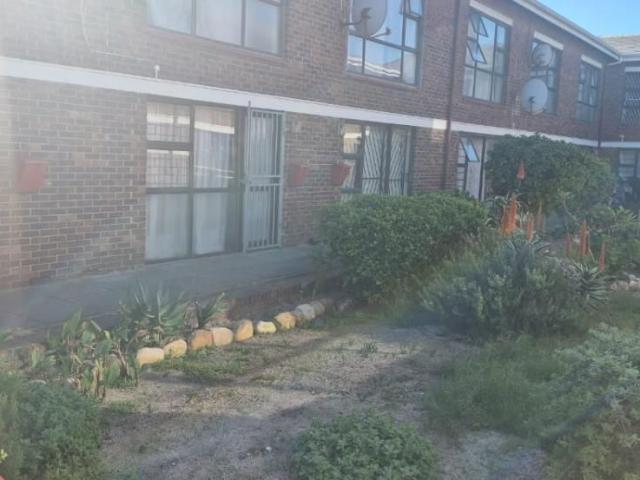 2 Bedroom apartment to rent in Grassy Park, Cape Town