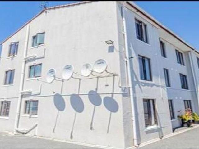 2 Bedroom apartment to rent in Grassy Park, Cape Town