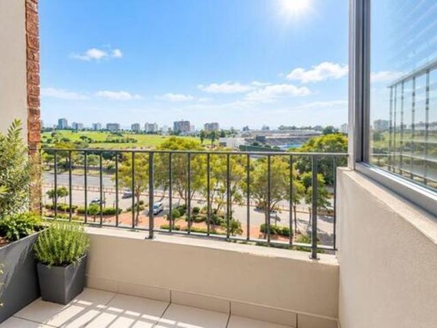 2 Bedroom apartment to rent in Green Point, Cape Town