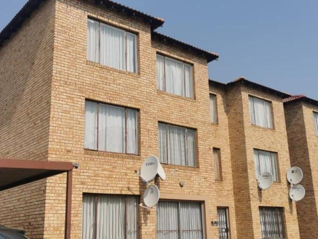 2 Bedroom apartment to rent in Greenhills Ext 3, Randfontein