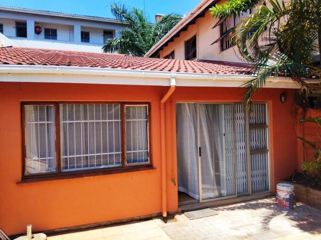 2 Bedroom apartment to rent in Essenwood, Durban