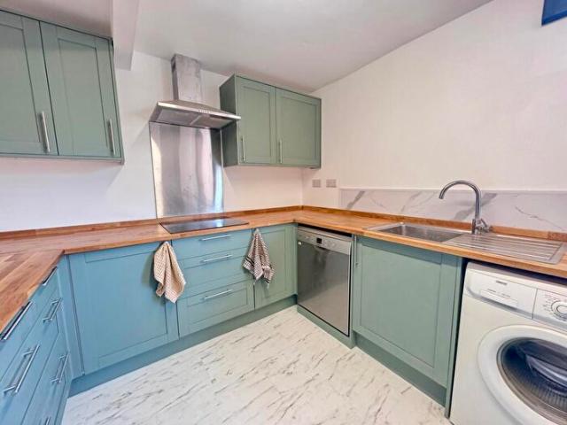 2 Bedroom Apartment To Rent In Forest Court, Arboretum, NG1