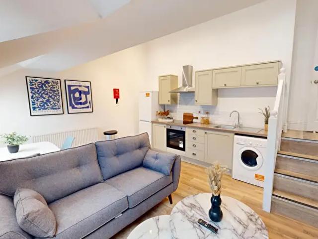 2 Bedroom Apartment To Rent In Flat, Waverley Centre, Portland Road, NG7