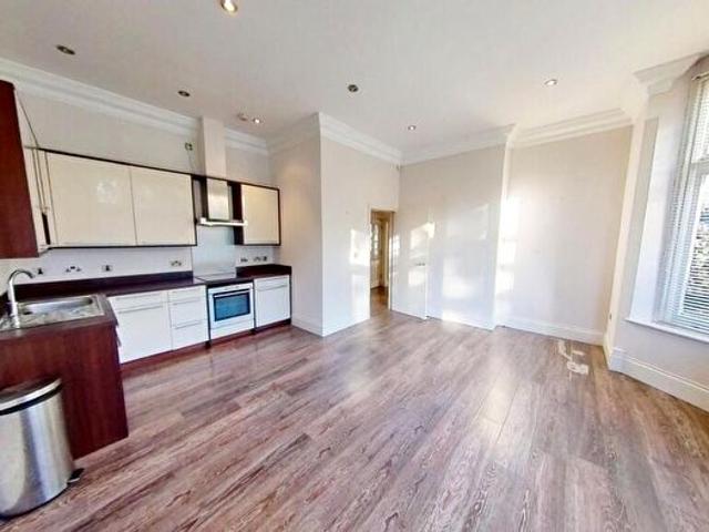 2 Bedroom Apartment To Rent In Knighton Drive, Leicester, LE2