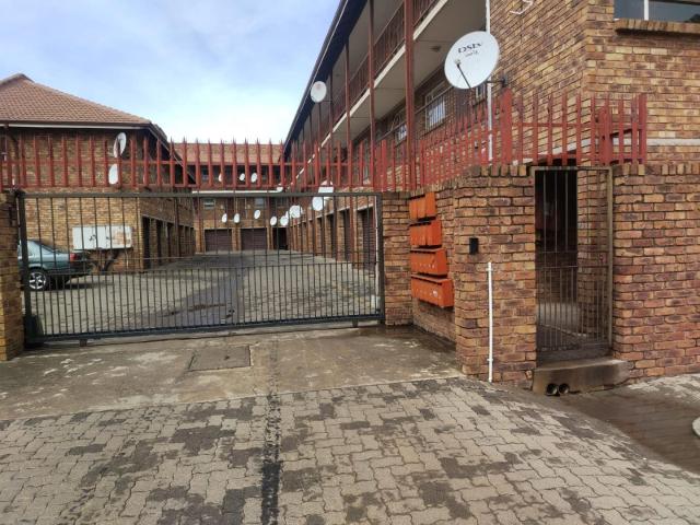 2 Bedroom Apartment to Rent in Kempton Park Ext 1