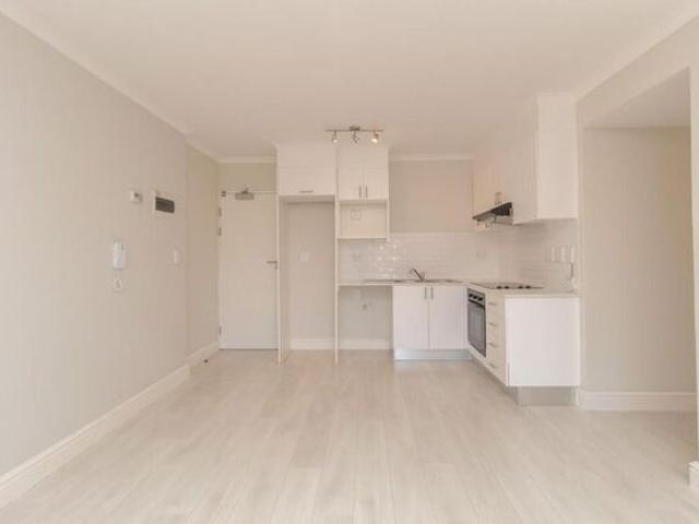 2 Bedroom apartment to rent in Kenilworth Upper, Cape Town