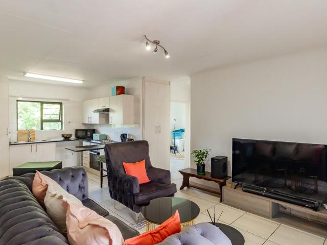 2 Bedroom apartment rented in Honeydew, Roodepoort