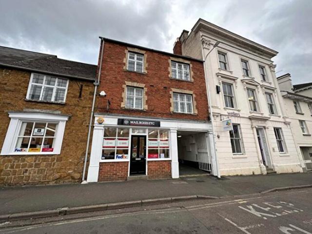 2 Bedroom Apartment To Rent In Horsefair, Banbury, OX16