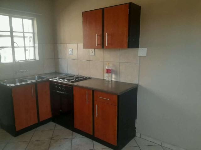 2 Bedroom Apartment to Rent in Jabulani, Johannesburg