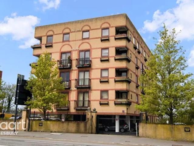 2 Bedroom Apartment To Rent In Oxford Road, Aylesbury, HP19