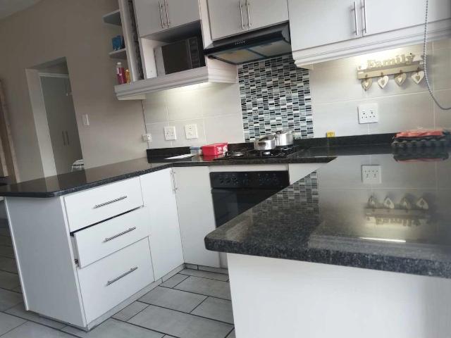 2 Bedroom Apartment to Rent in Margate North Beach