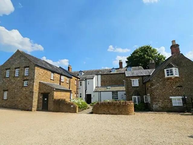 2 Bedroom Apartment To Rent In Meadow Drive, Middleton Cheney, OX17