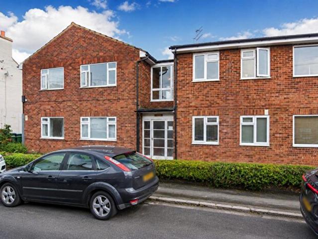 2 Bedroom Apartment To Rent In Northern Road, Aylesbury, HP19