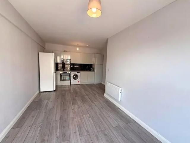 2 Bedroom Apartment To Rent In Station Street, Burton on Trent, DE14