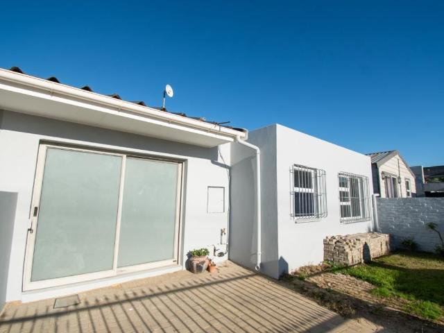 2 Bedroom apartment to rent in Strandvale