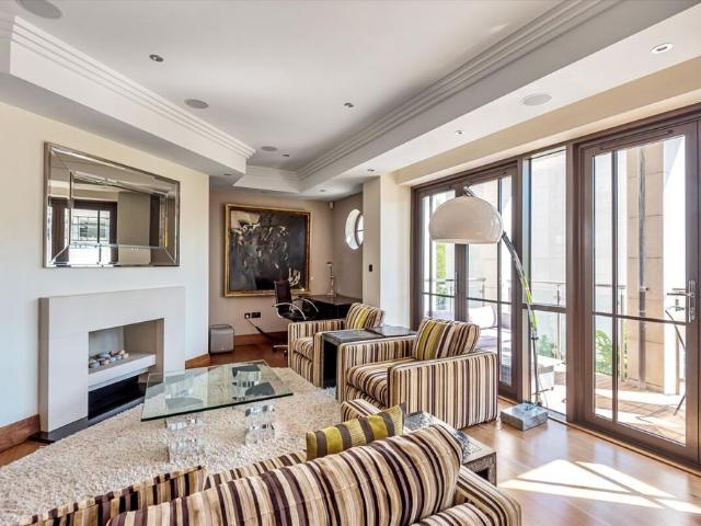 2 bedroom apartment to rent in Sunningdale